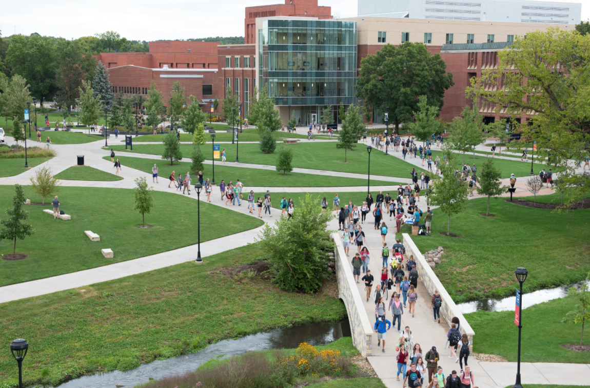 Wisconsin-Eau Claire policy to require all faculty and staff members to
